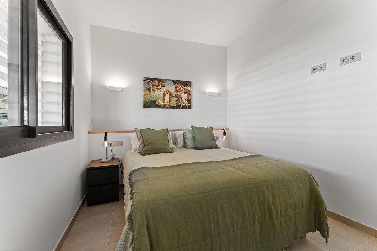 2 Bed Middle Floor Apartment in Higueron