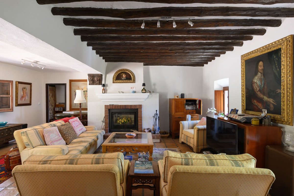 3 Bed Detached Villa in Estepona