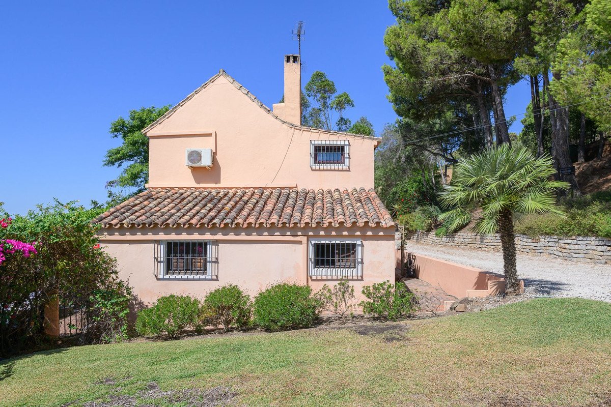 3 Bed Detached Villa in Estepona
