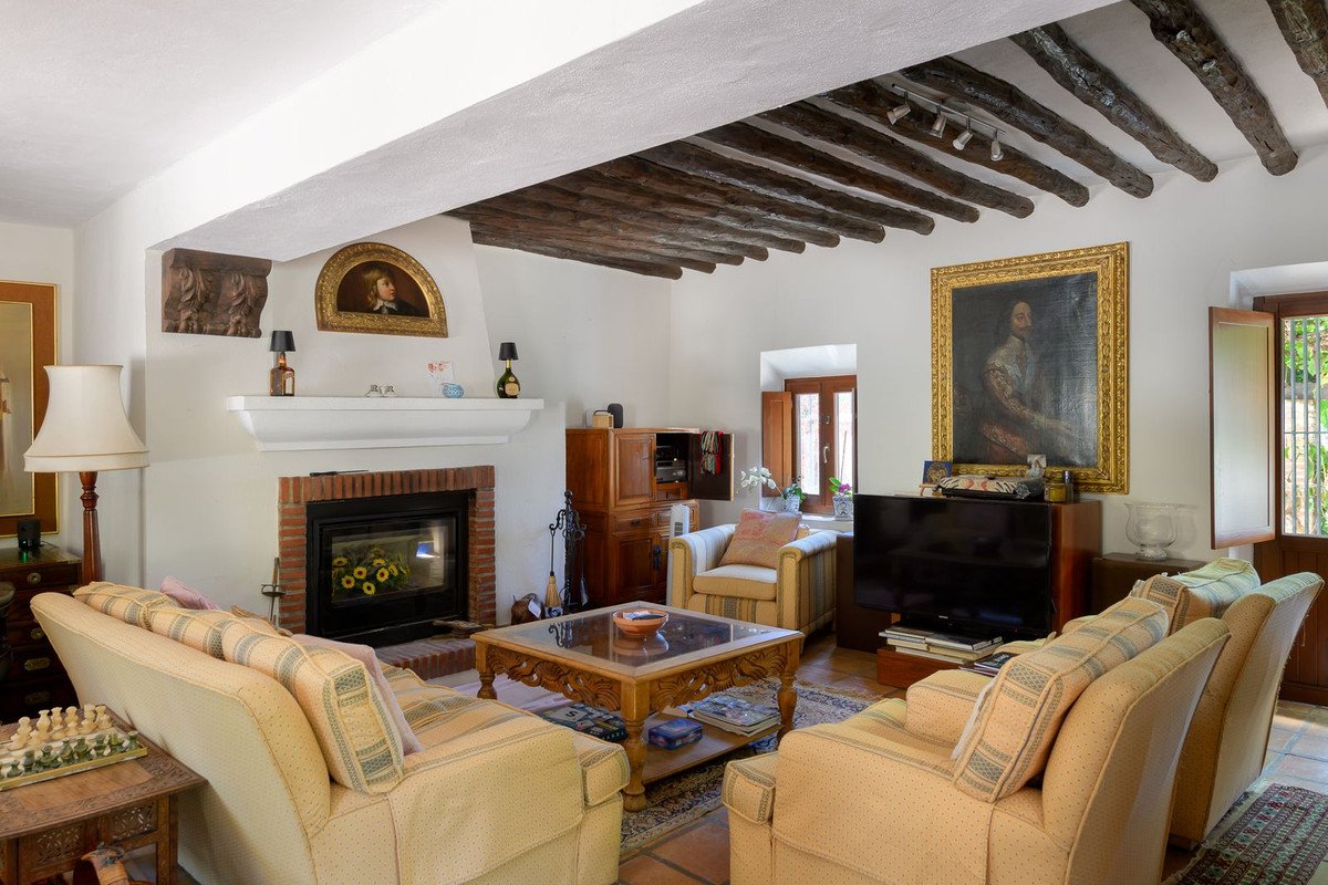 3 Bed Detached Villa in Estepona