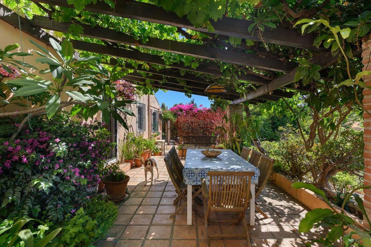 3 Bed Detached Villa in Estepona