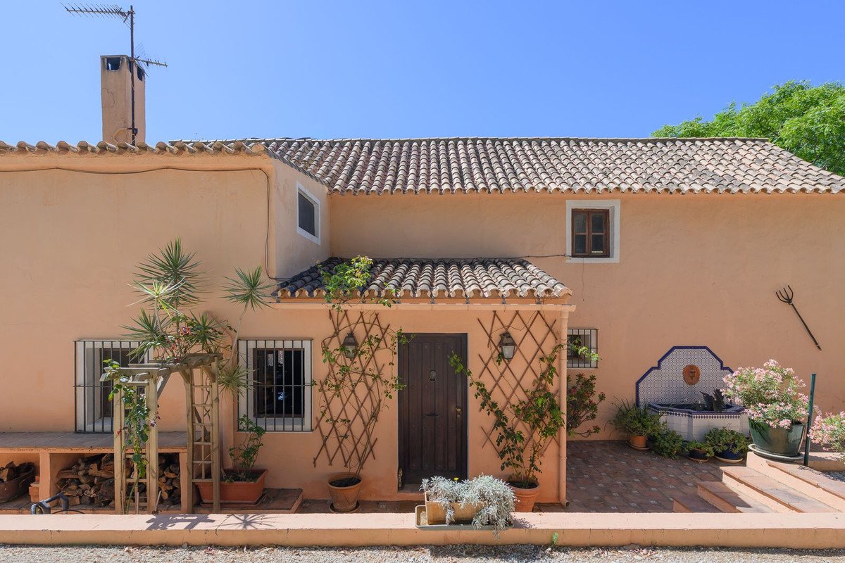 3 Bed Detached Villa in Estepona