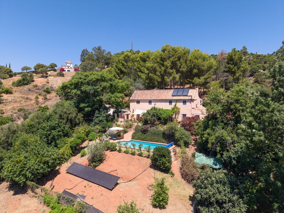 3 Bed Detached Villa in Estepona