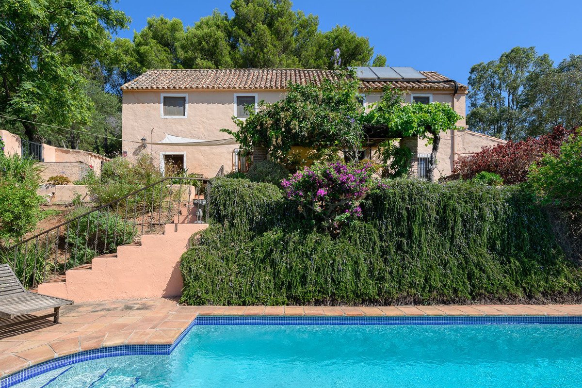 3 Bed Detached Villa in Estepona