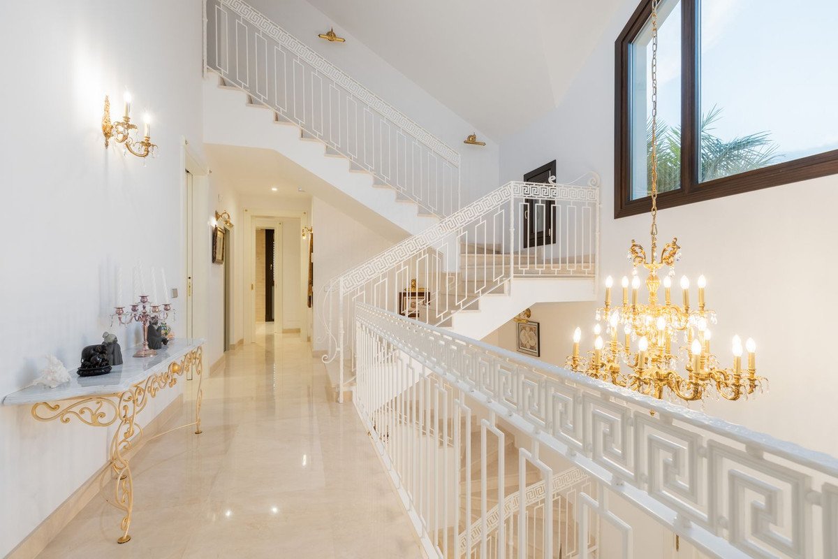 7 Bed Detached Villa in Estepona