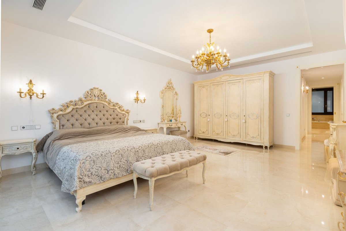 7 Bed Detached Villa in Estepona