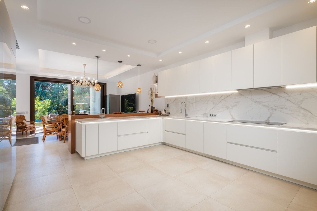 7 Bed Detached Villa in Estepona