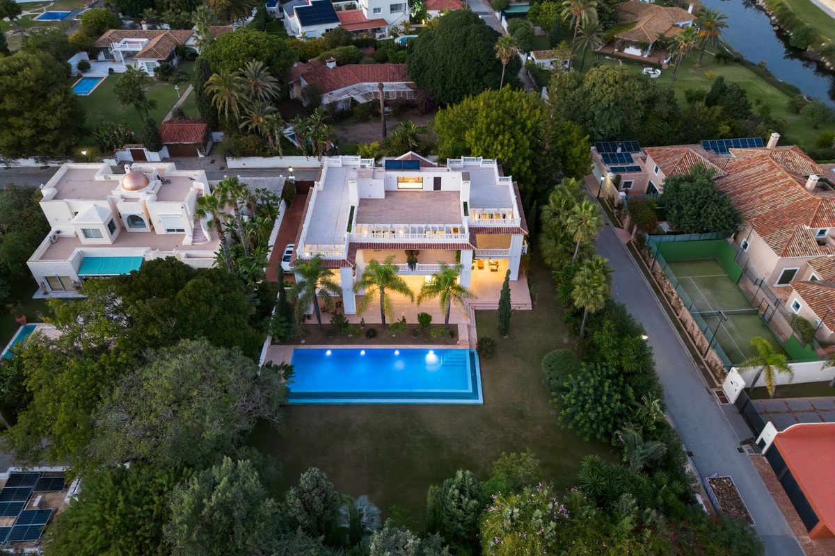 7 Bed Detached Villa in Estepona