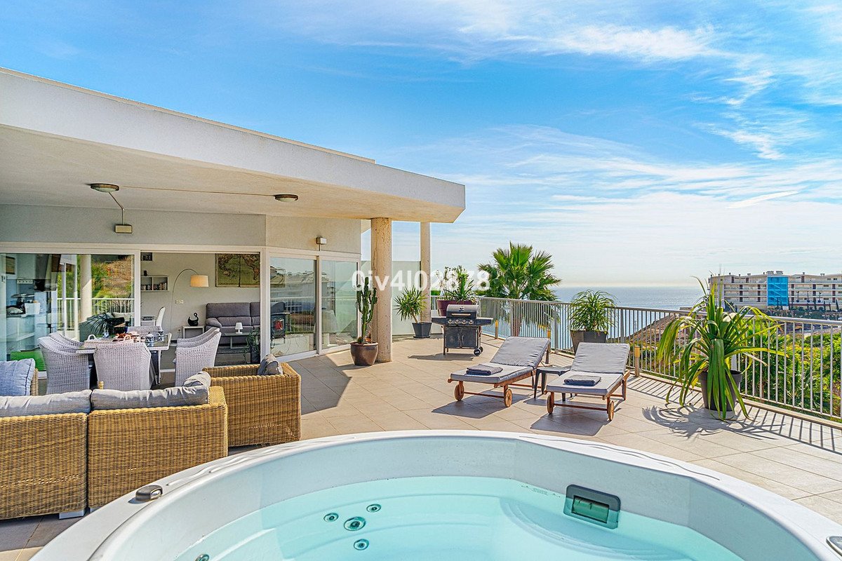 2 Bed Penthouse in Higueron
