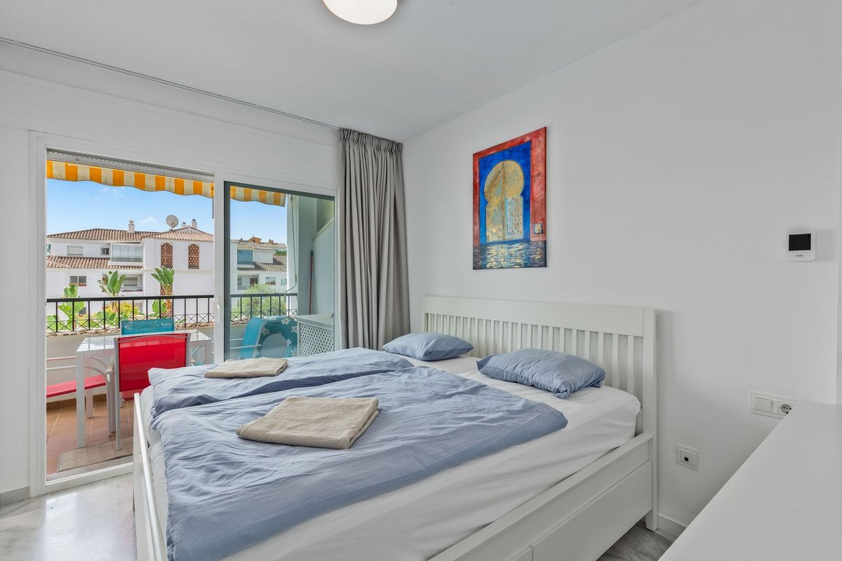 2 Bed Middle Floor Apartment in Calahonda