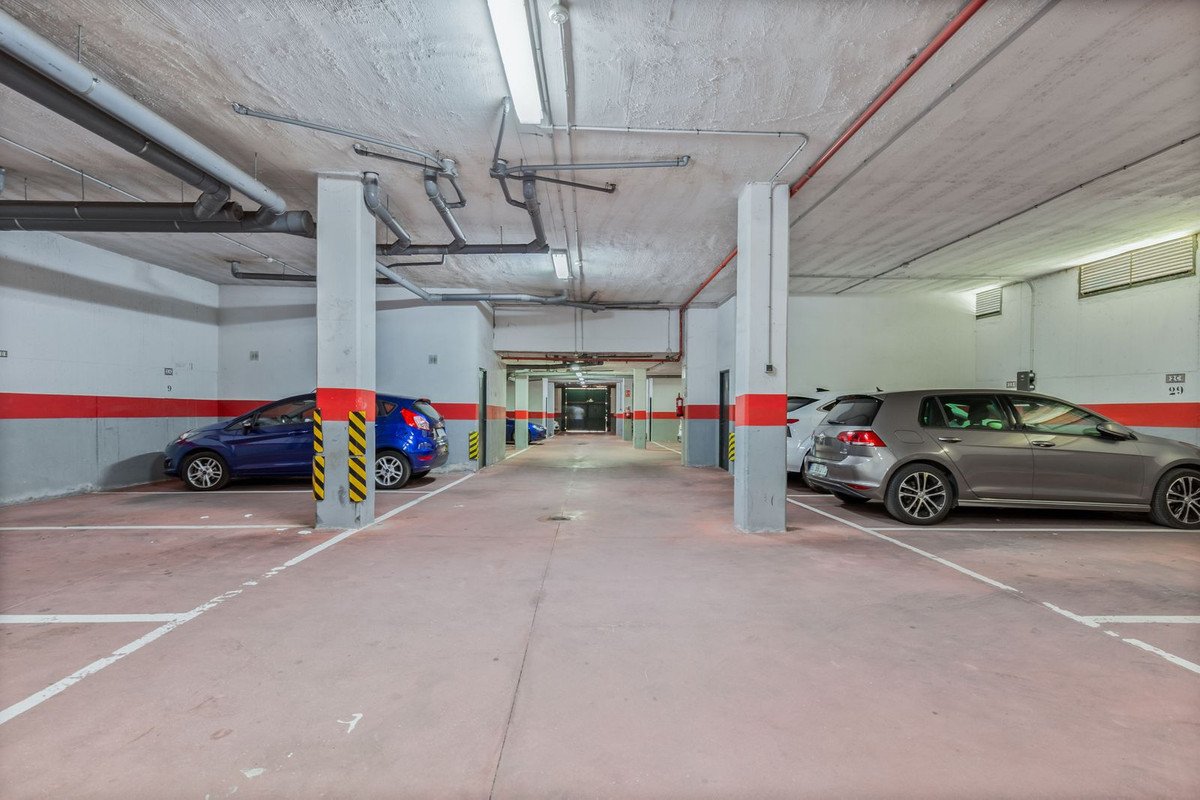 2 Bed Middle Floor Apartment in Calahonda