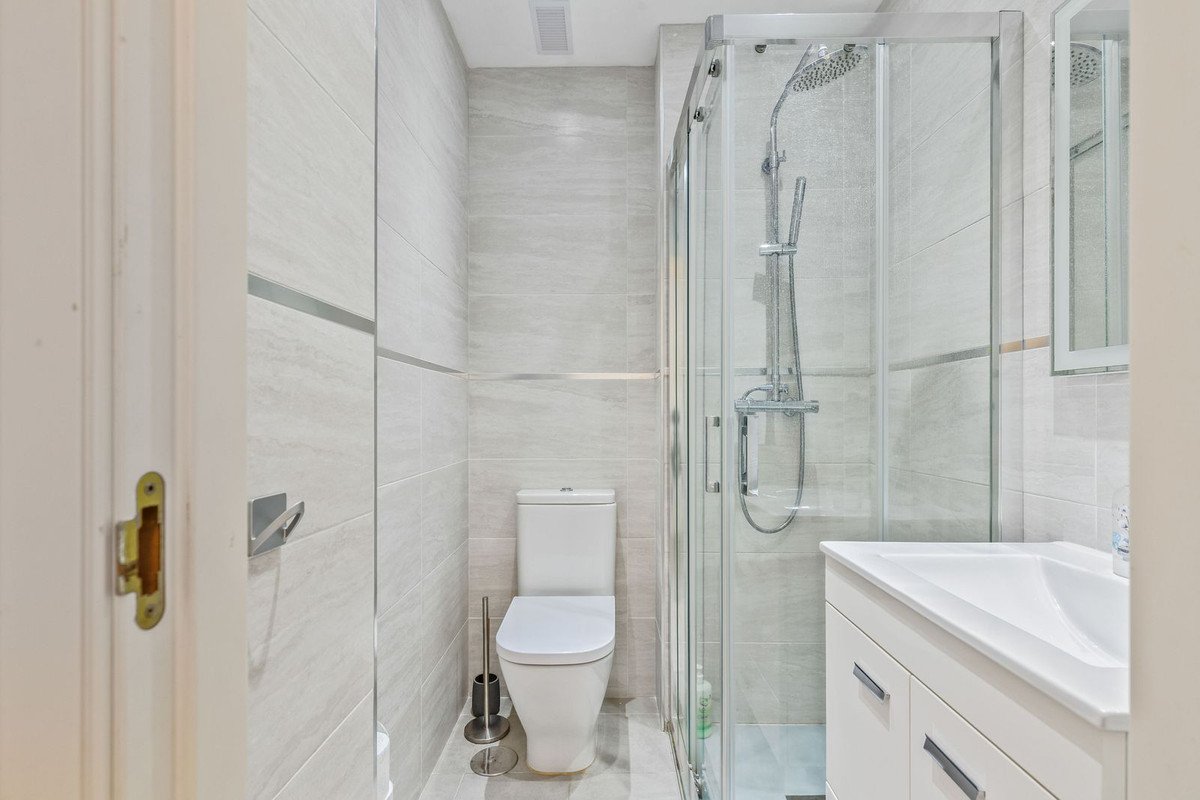 2 Bed Middle Floor Apartment in Calahonda
