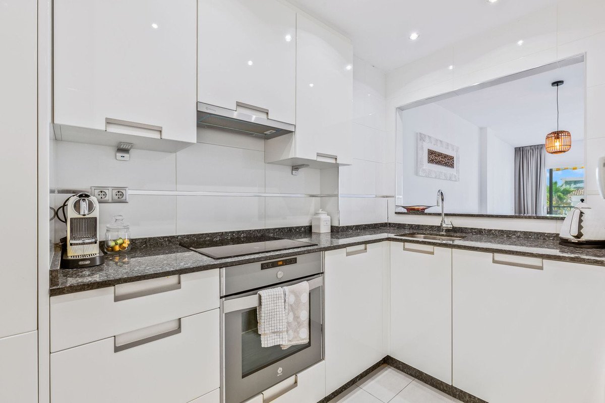2 Bed Middle Floor Apartment in Calahonda