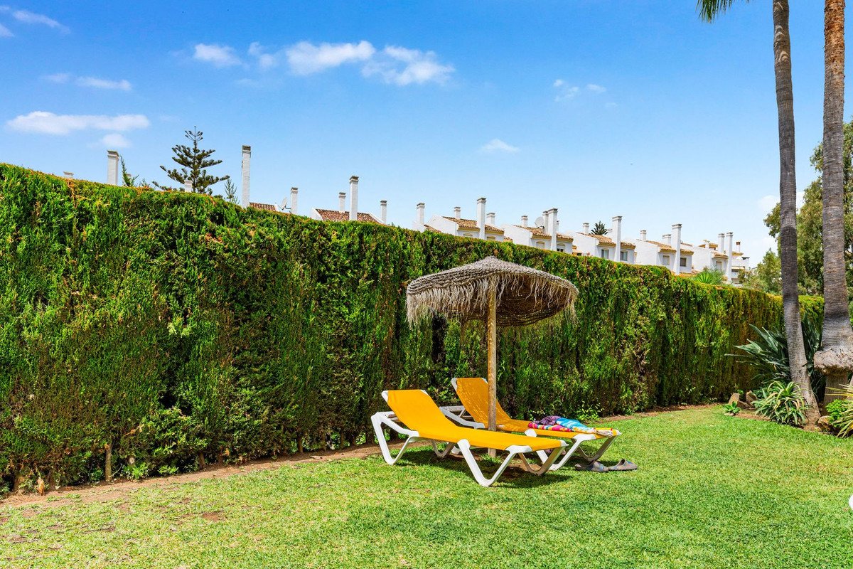 2 Bed Middle Floor Apartment in Calahonda