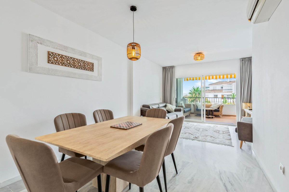 2 Bed Middle Floor Apartment in Calahonda