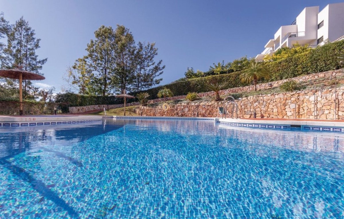 3 Bed Middle Floor Apartment in Alhaurin Golf