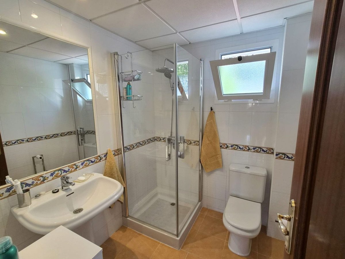 3 Bed Middle Floor Apartment in Alhaurin Golf