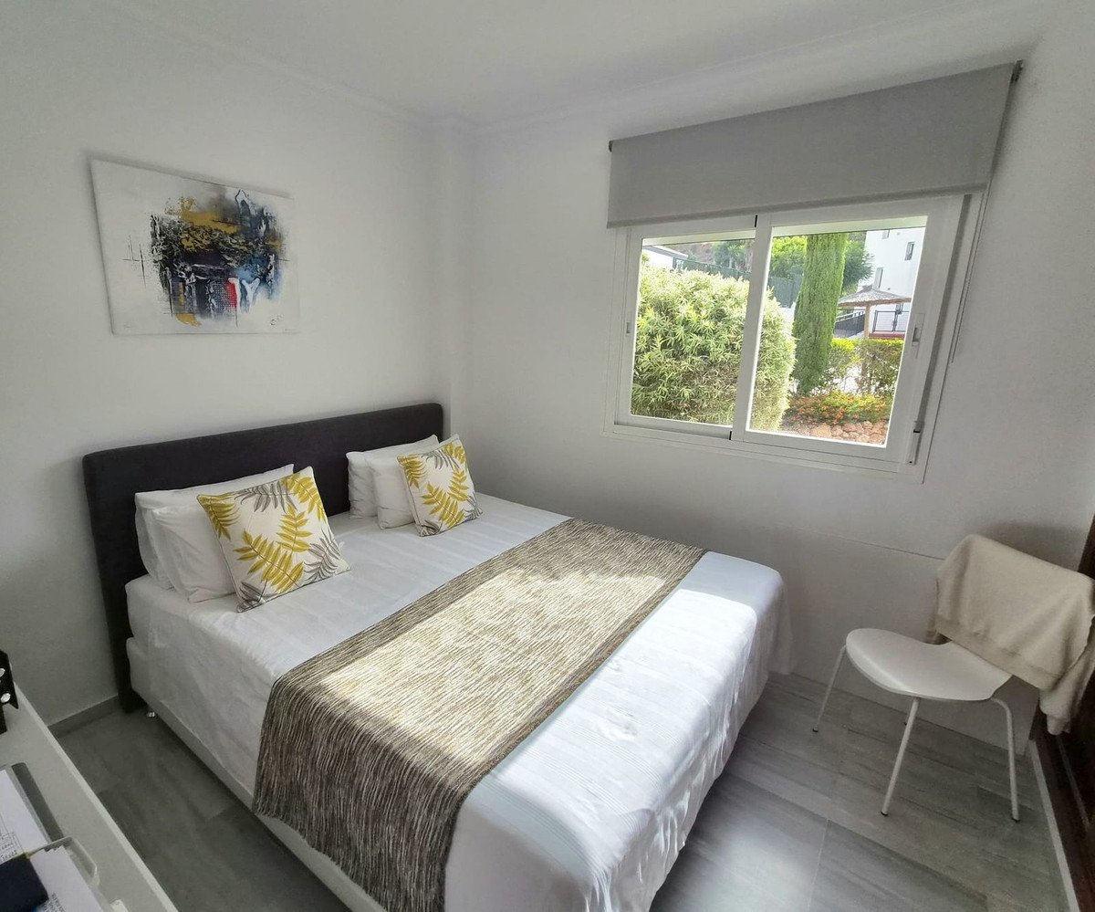 3 Bed Middle Floor Apartment in Alhaurin Golf