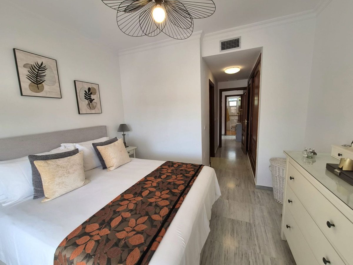 3 Bed Middle Floor Apartment in Alhaurin Golf