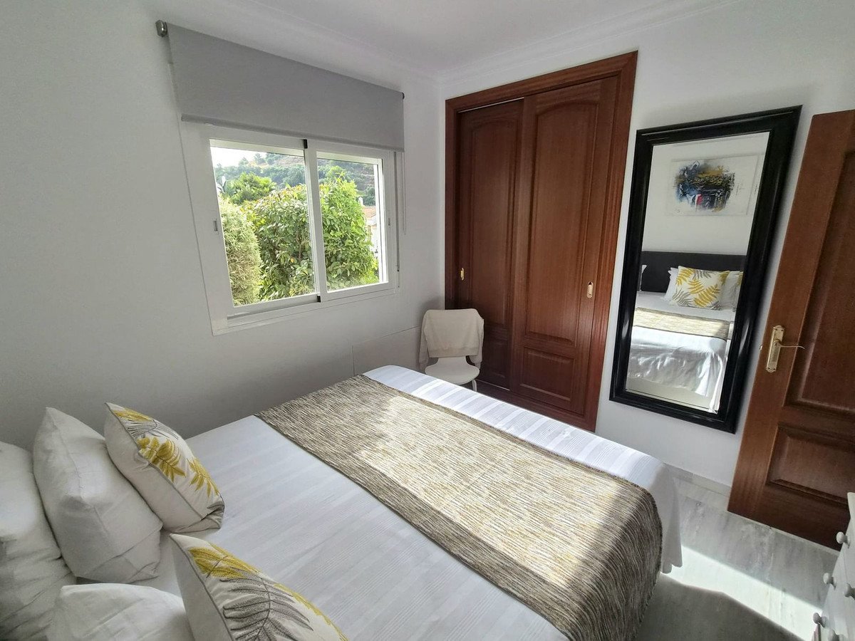 3 Bed Middle Floor Apartment in Alhaurin Golf