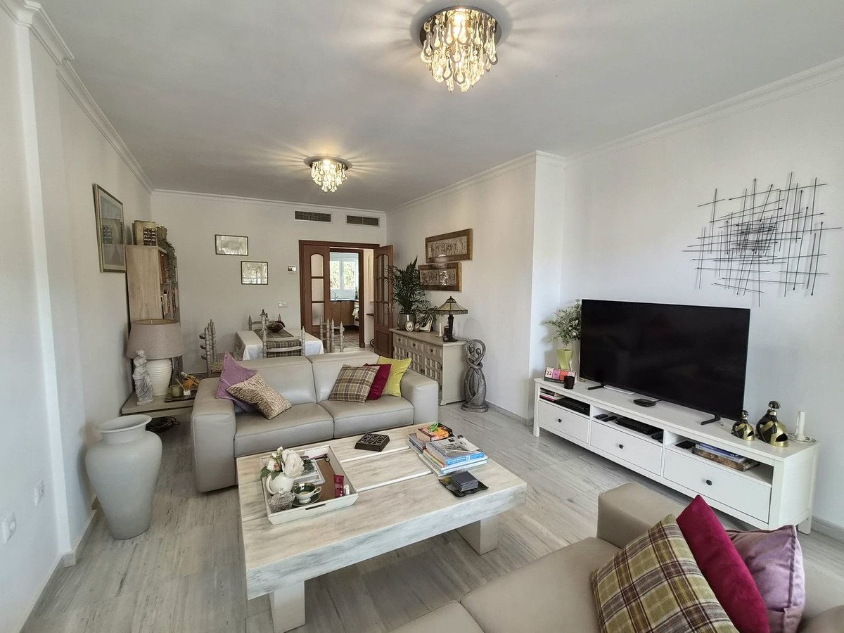 3 Bed Middle Floor Apartment in Alhaurin Golf