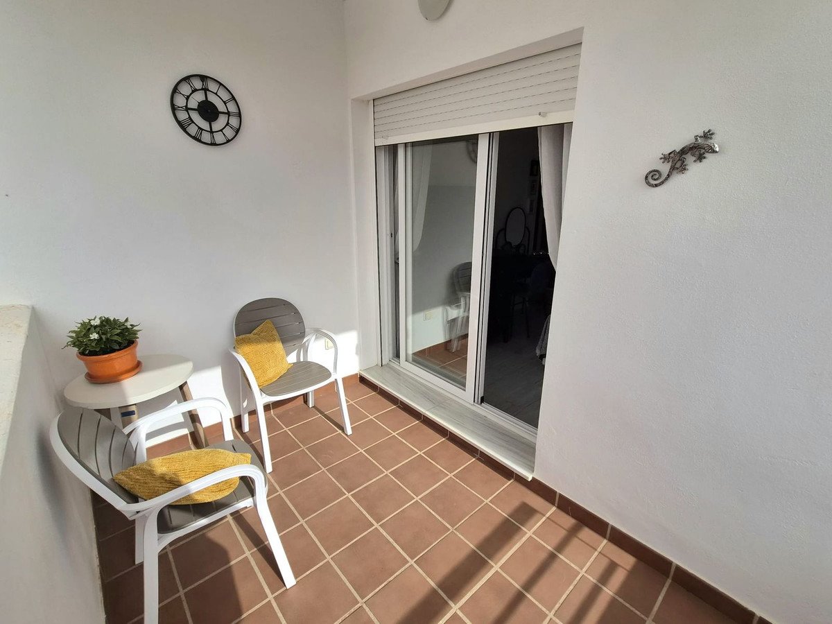 3 Bed Middle Floor Apartment in Alhaurin Golf