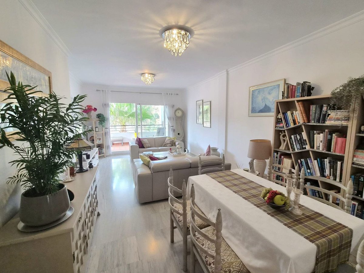 3 Bed Middle Floor Apartment in Alhaurin Golf