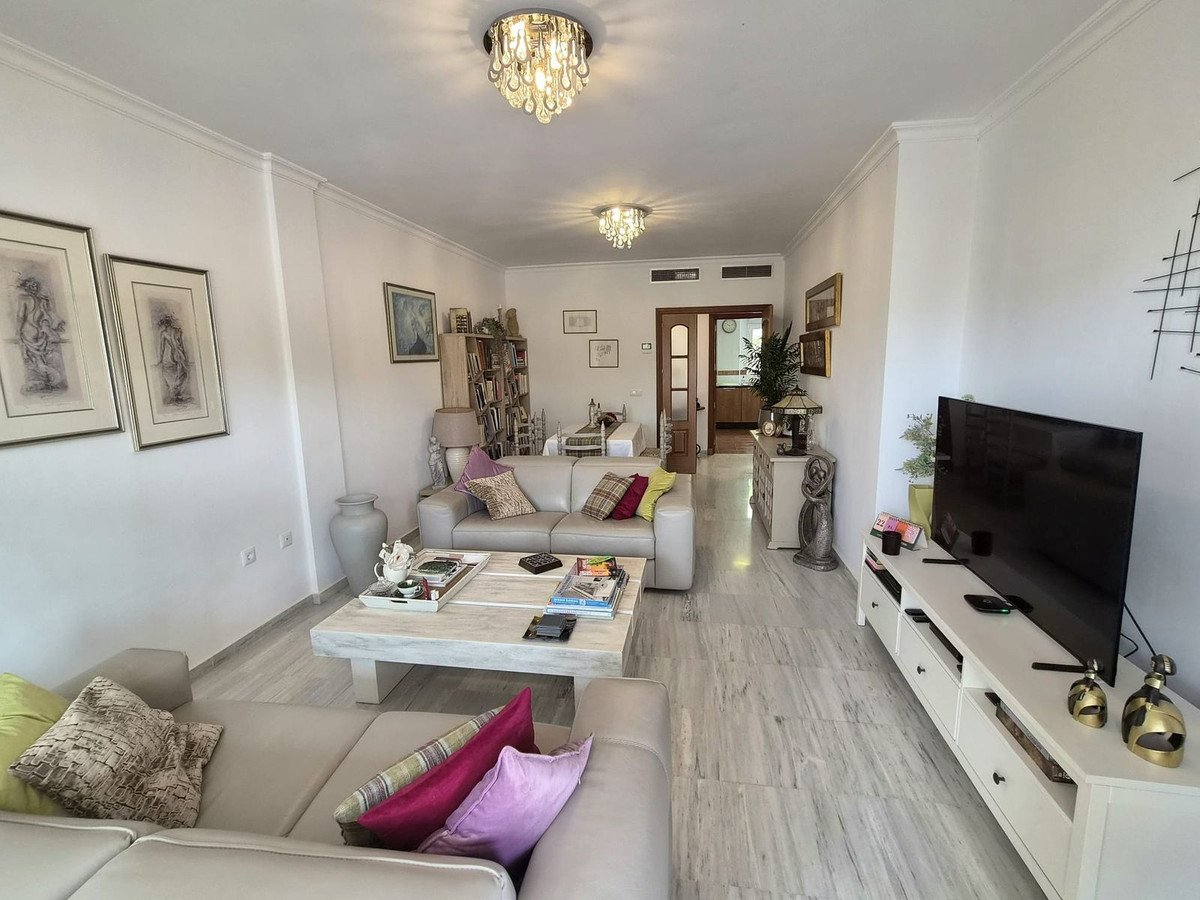 3 Bed Middle Floor Apartment in Alhaurin Golf