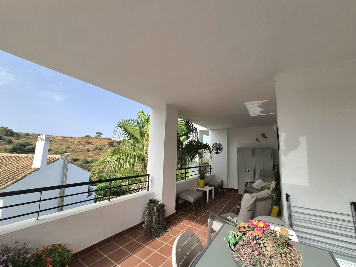 3 Bed Middle Floor Apartment in Alhaurin Golf