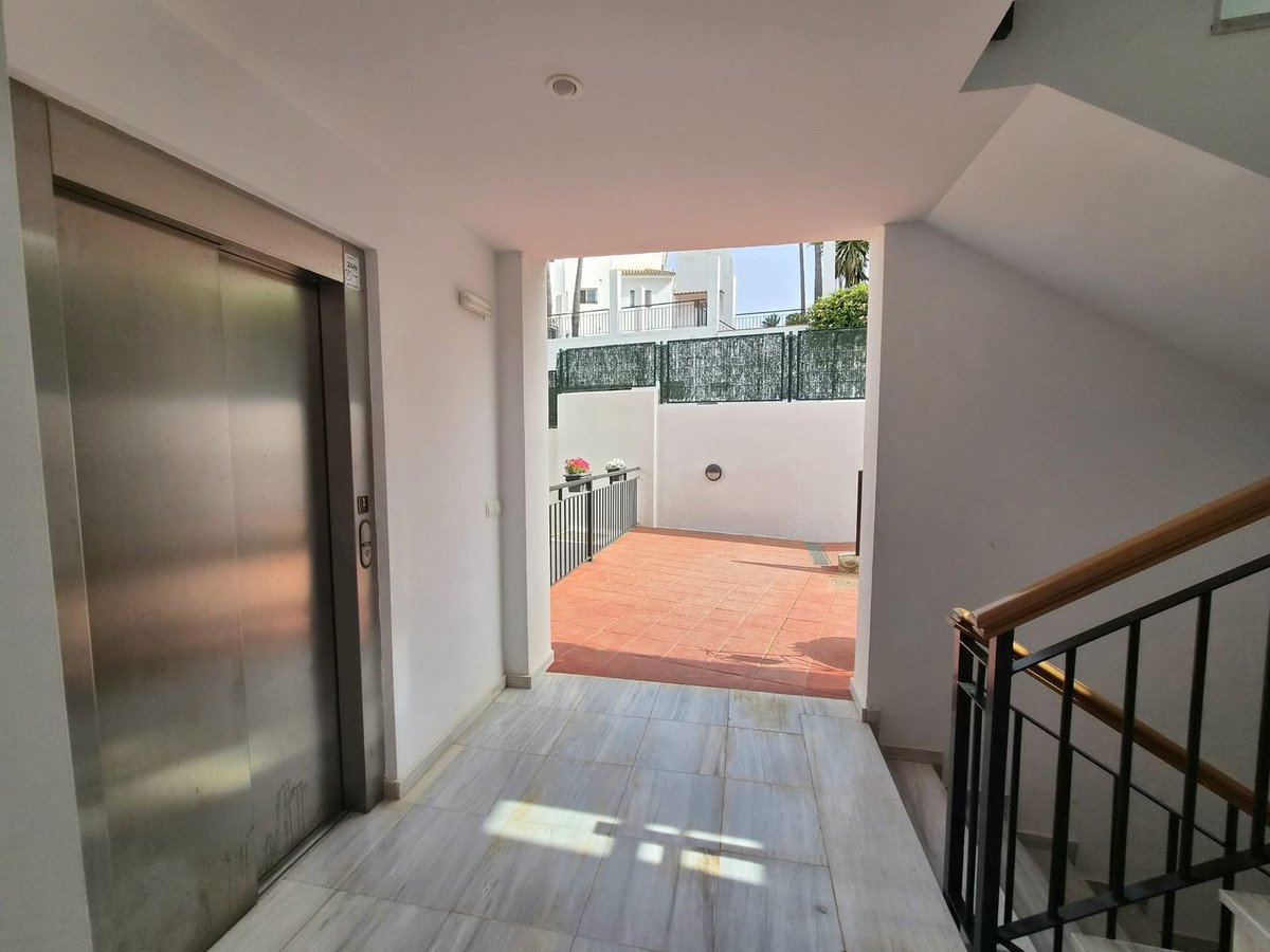 3 Bed Middle Floor Apartment in Alhaurin Golf
