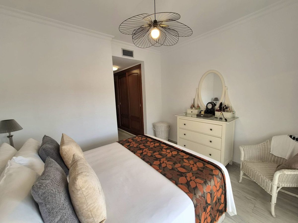 3 Bed Middle Floor Apartment in Alhaurin Golf