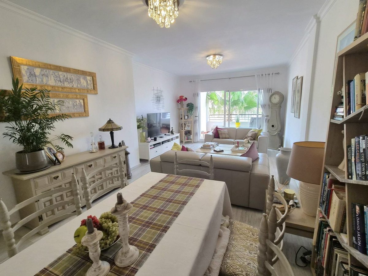 3 Bed Middle Floor Apartment in Alhaurin Golf
