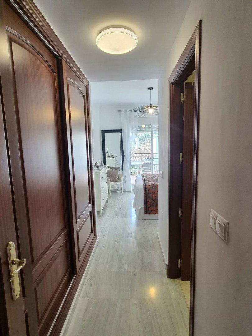 3 Bed Middle Floor Apartment in Alhaurin Golf
