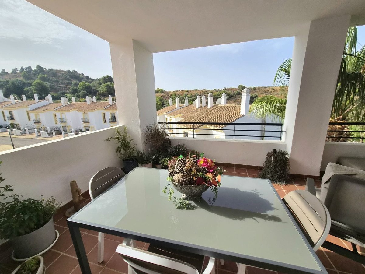 3 Bed Middle Floor Apartment in Alhaurin Golf