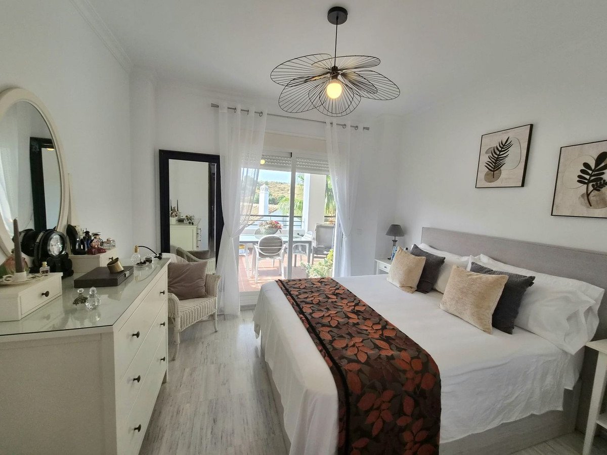 3 Bed Middle Floor Apartment in Alhaurin Golf