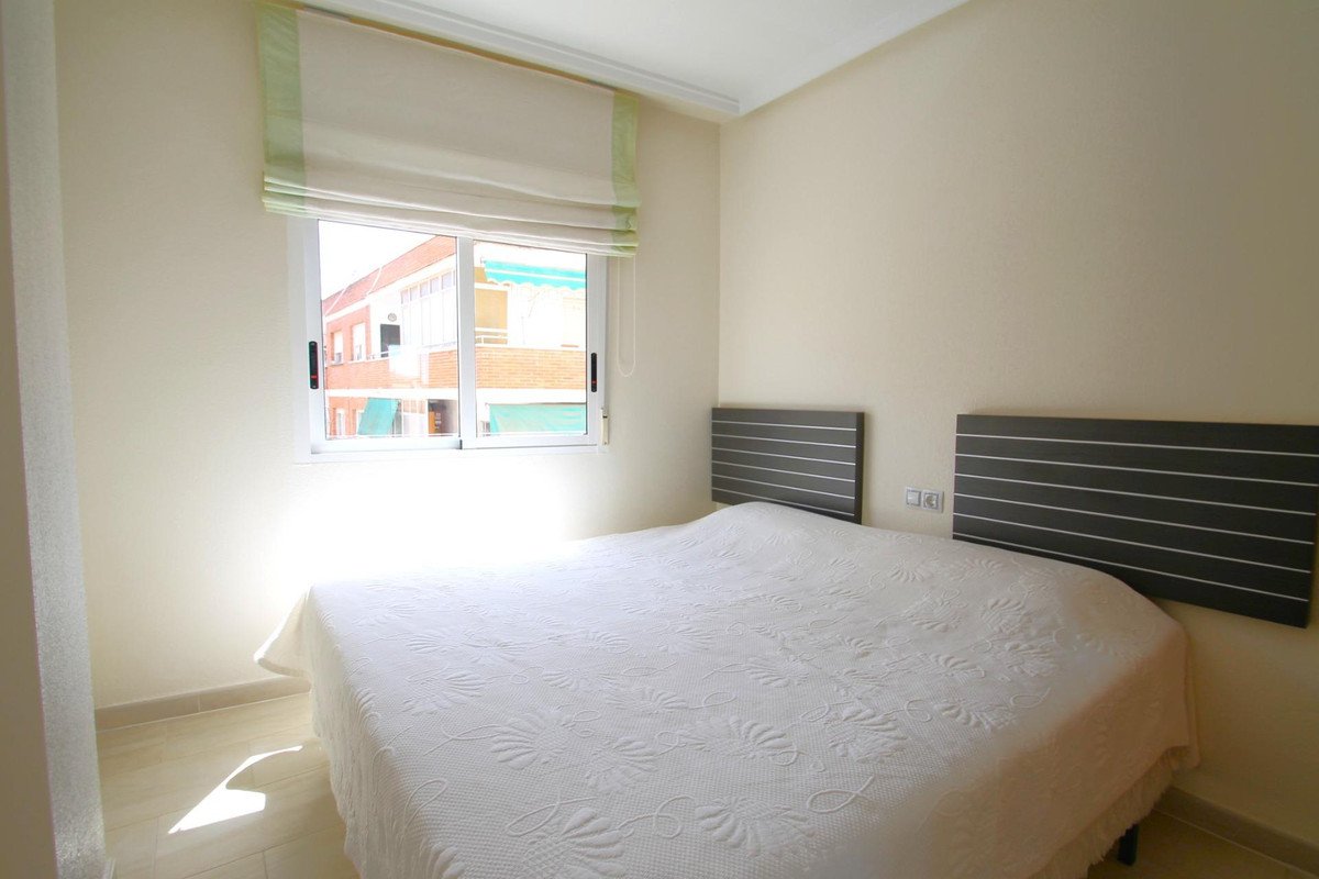 2 Bed Middle Floor Apartment in Torrevieja