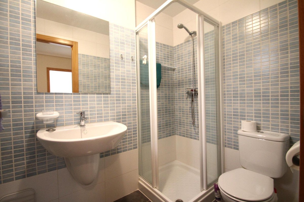 2 Bed Middle Floor Apartment in Torrevieja