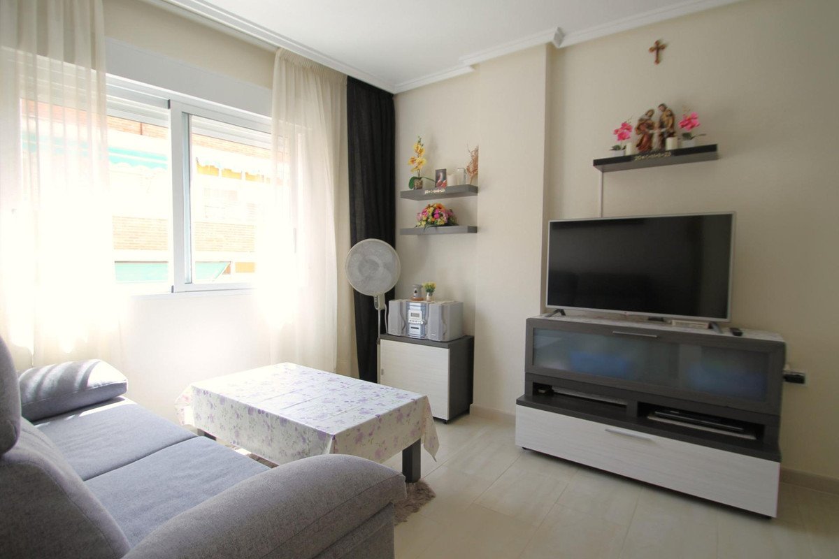 2 Bed Middle Floor Apartment in Torrevieja