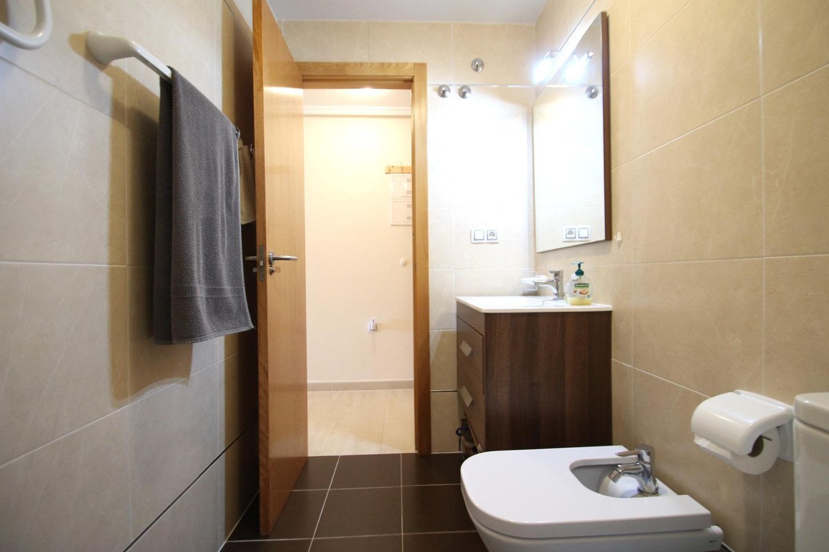 2 Bed Middle Floor Apartment in Torrevieja