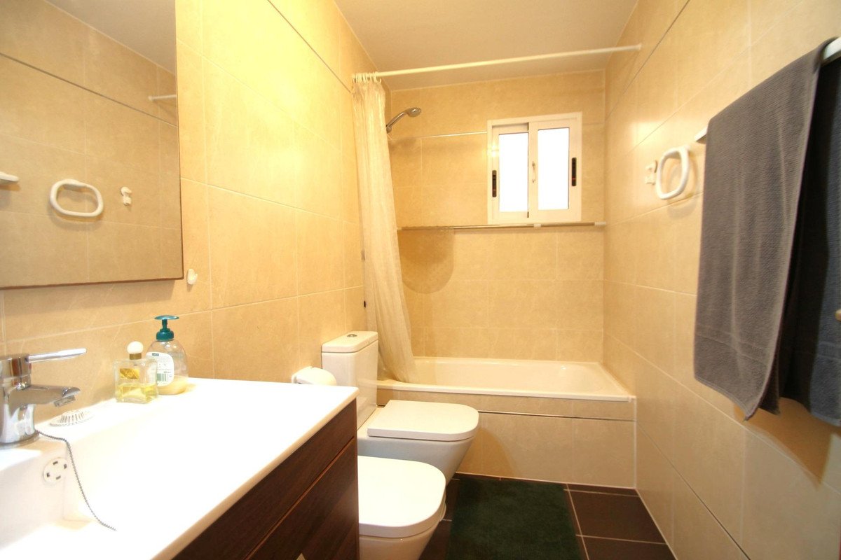 2 Bed Middle Floor Apartment in Torrevieja