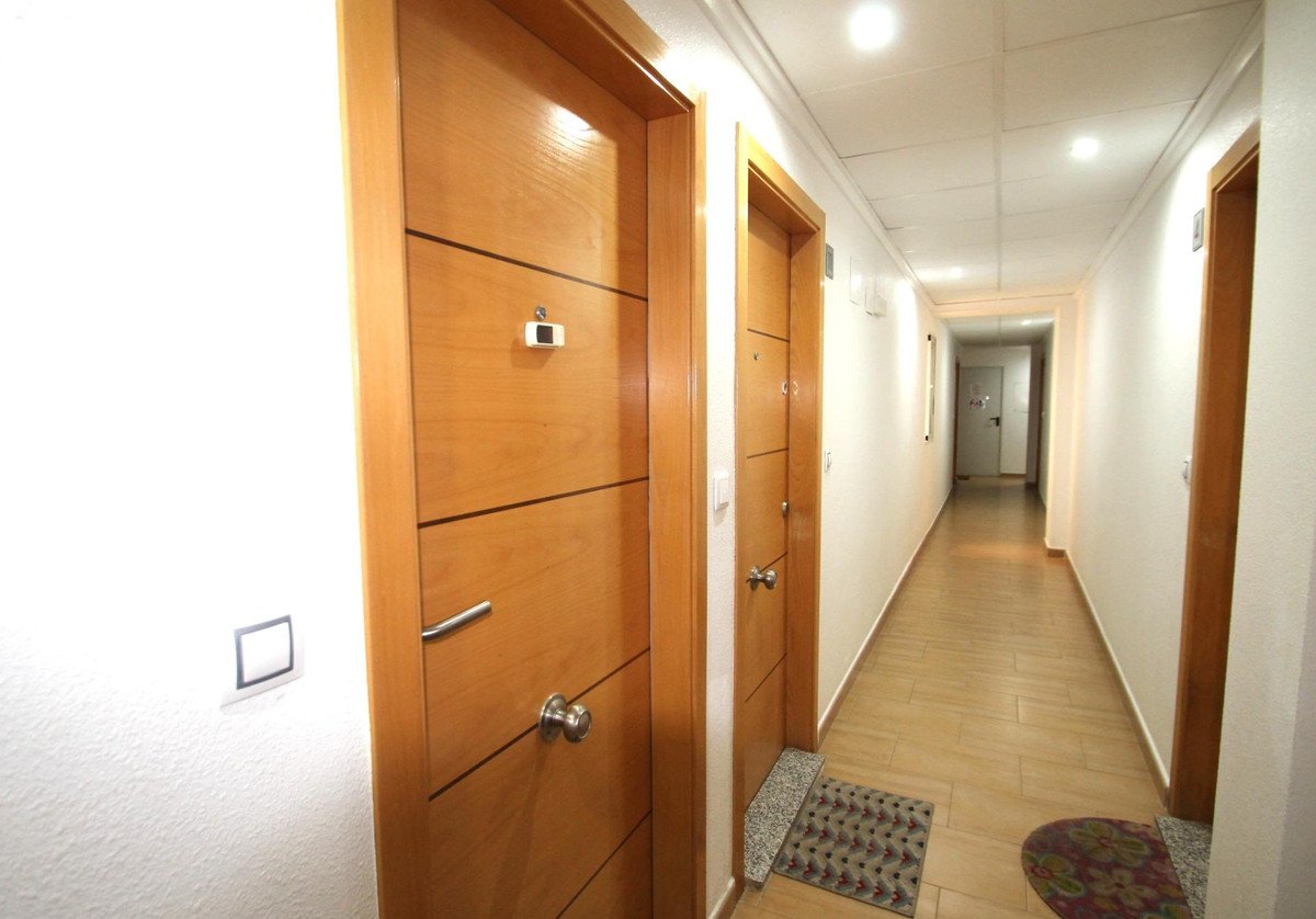 2 Bed Middle Floor Apartment in Torrevieja