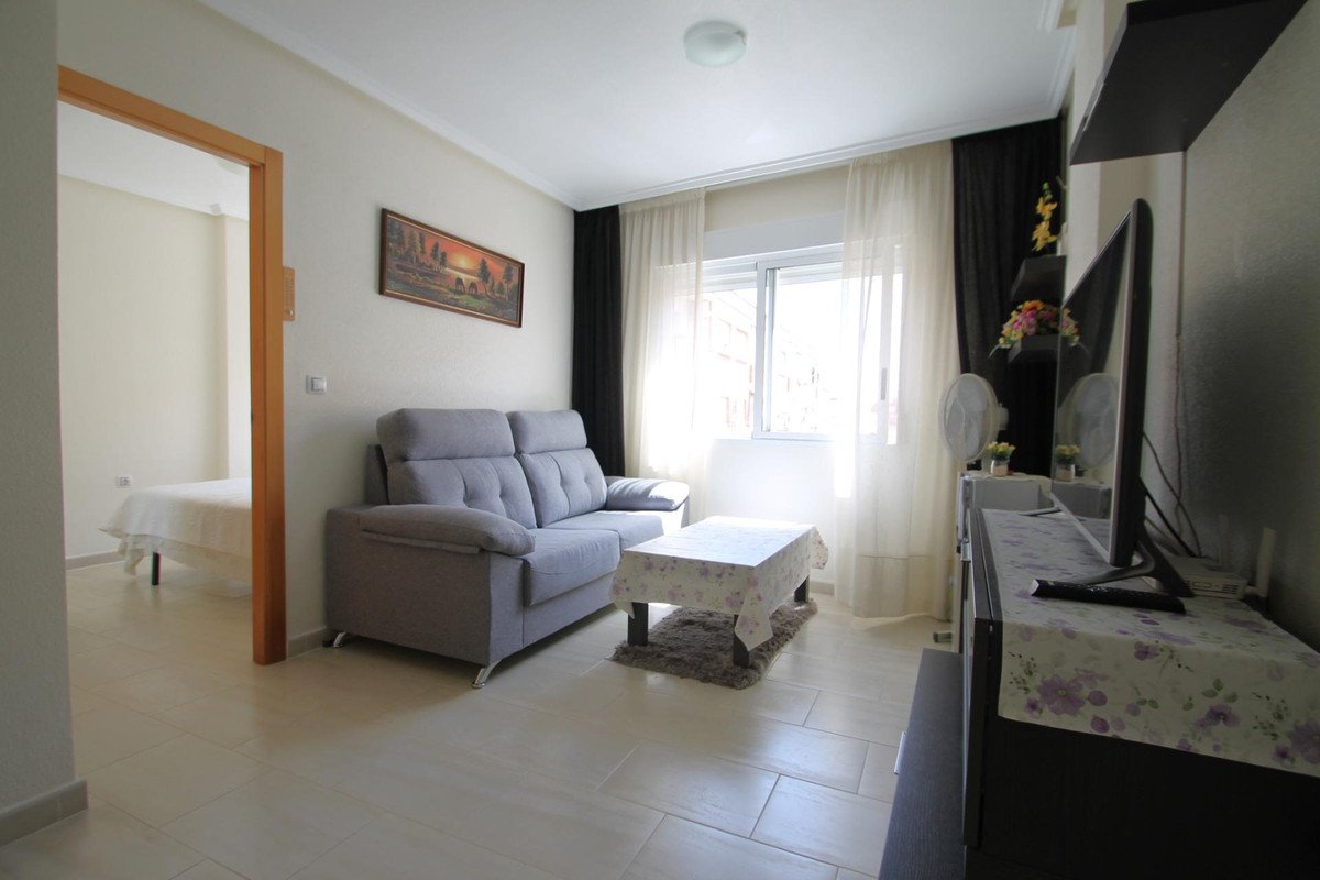 2 Bed Middle Floor Apartment in Torrevieja
