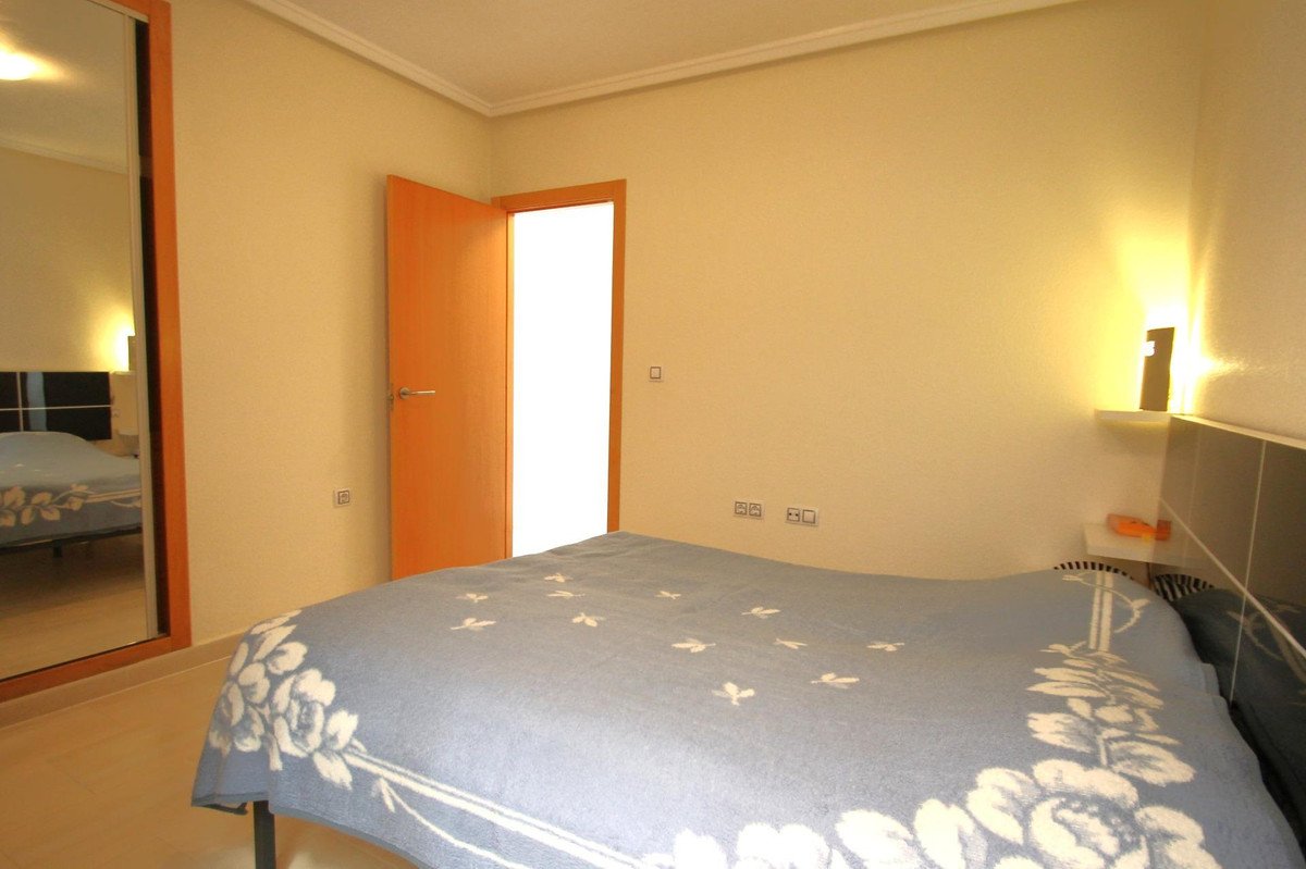 2 Bed Middle Floor Apartment in Torrevieja
