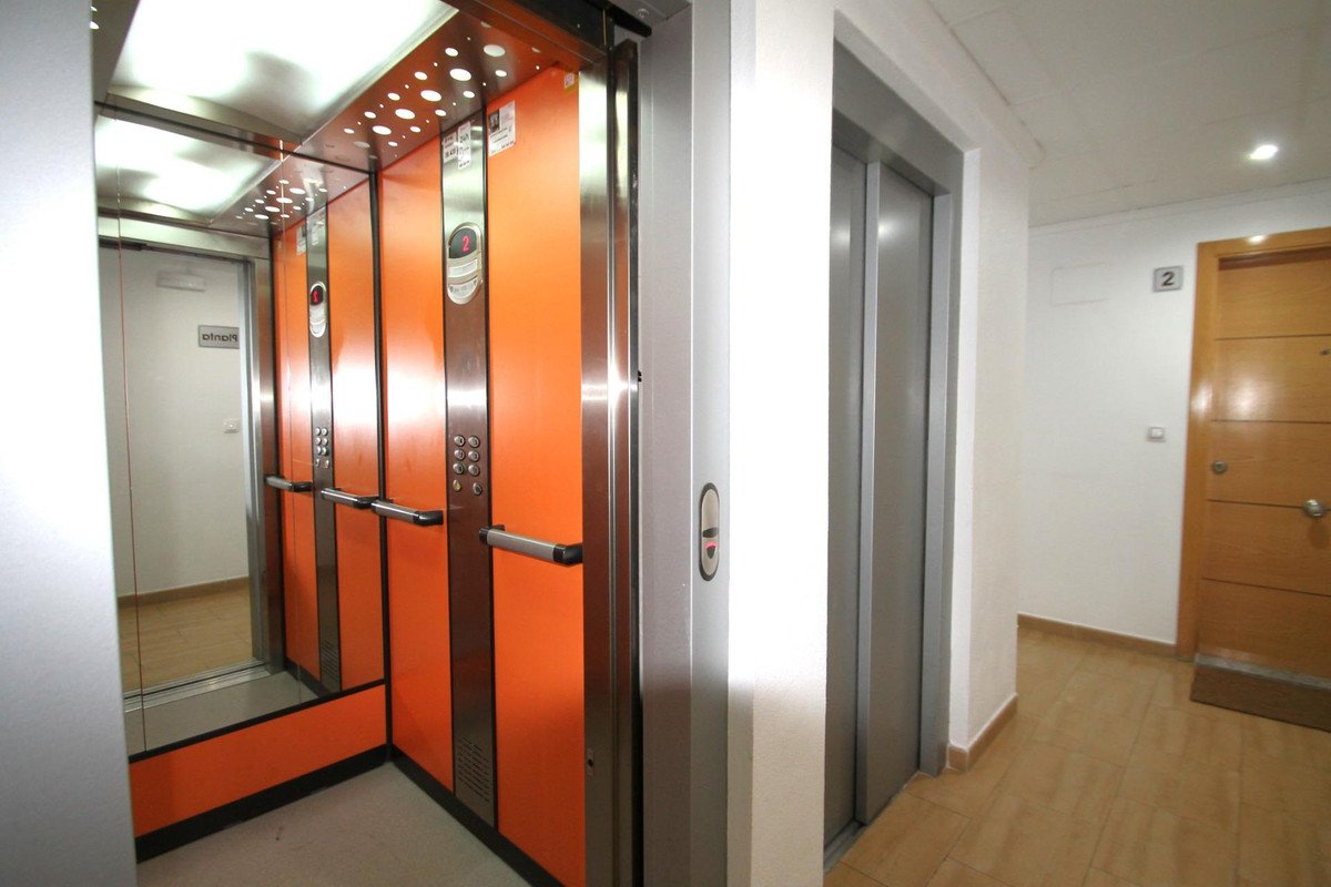 2 Bed Middle Floor Apartment in Torrevieja