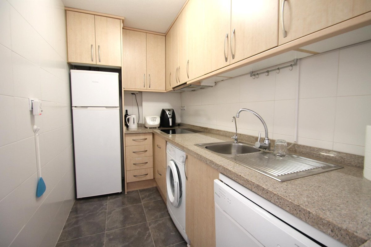 2 Bed Middle Floor Apartment in Torrevieja