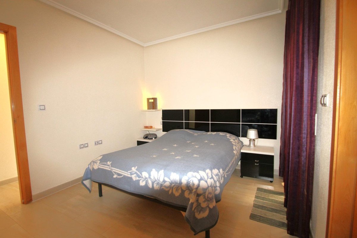 2 Bed Middle Floor Apartment in Torrevieja
