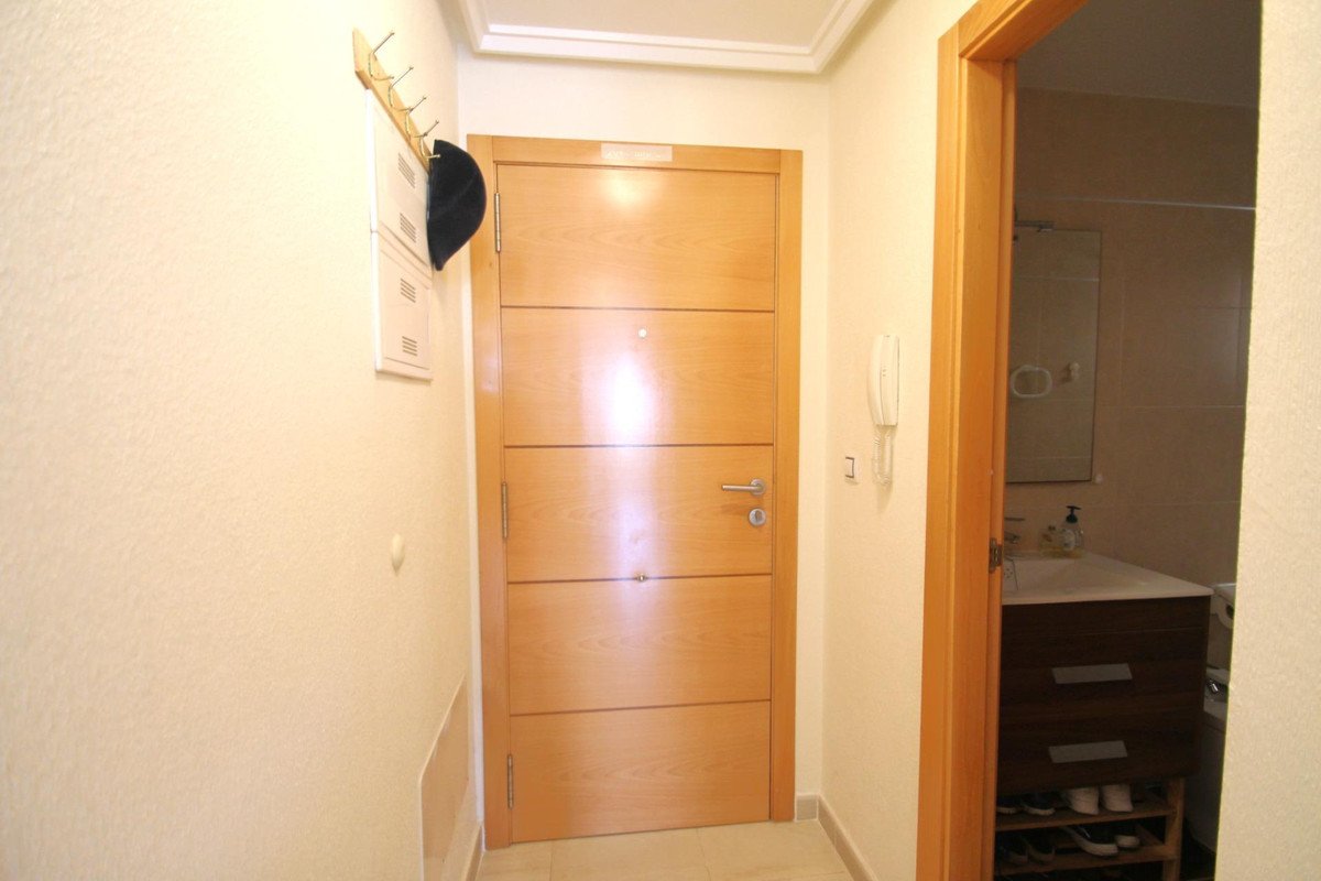 2 Bed Middle Floor Apartment in Torrevieja