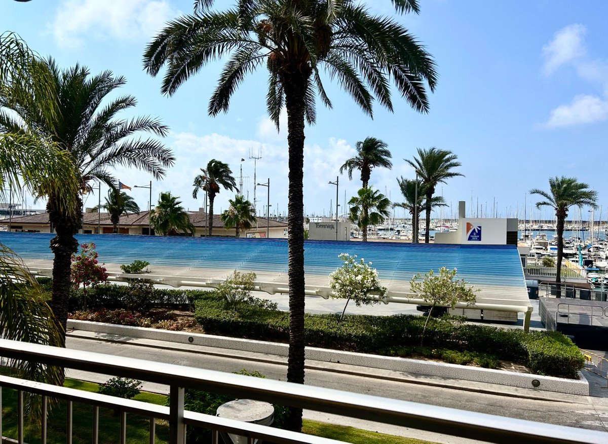 4 Bed Middle Floor Apartment in Torrevieja