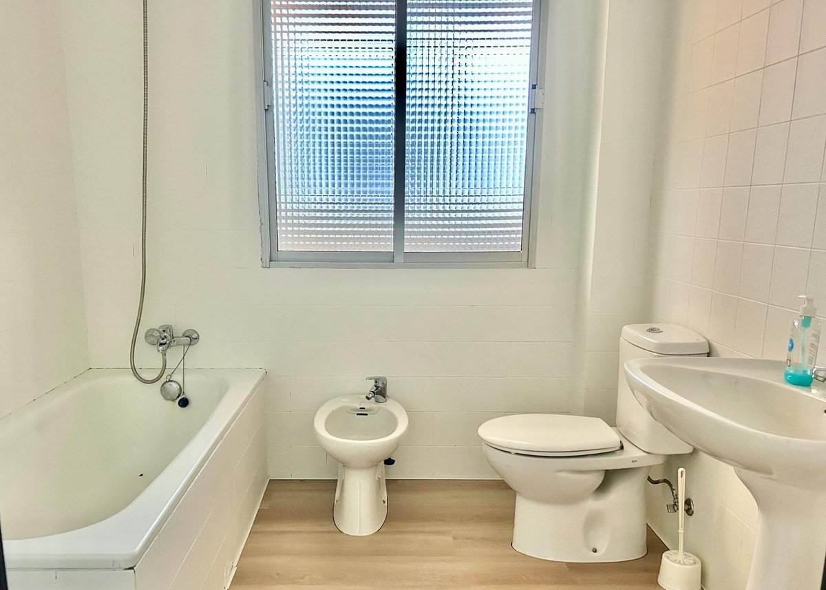 4 Bed Middle Floor Apartment in Torrevieja