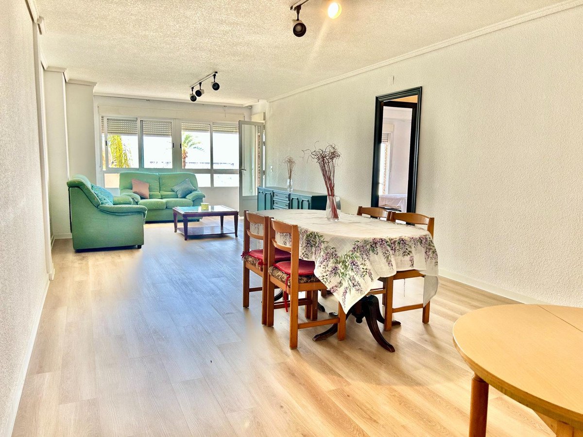 4 Bed Middle Floor Apartment in Torrevieja